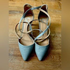 Size 8 | 2” Silver heel with ankle strap!